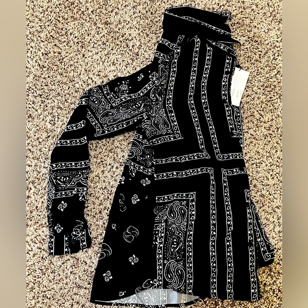 BRAND NEW - Zara Black & White Long Sleeve Paisley Shirt